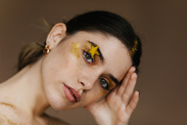 How to Take Incredible Photos of Glitter Makeup